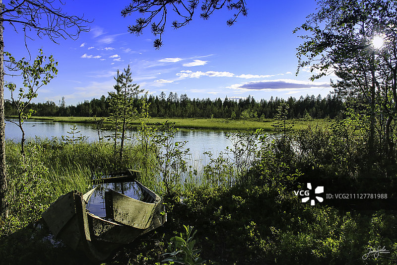 拉普兰湖泊的夏季景观图片素材