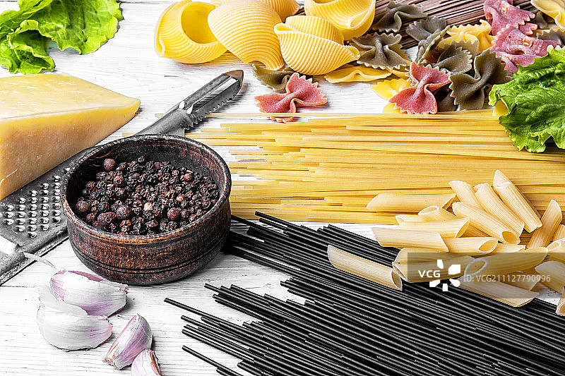烹饪意面的食材图片素材