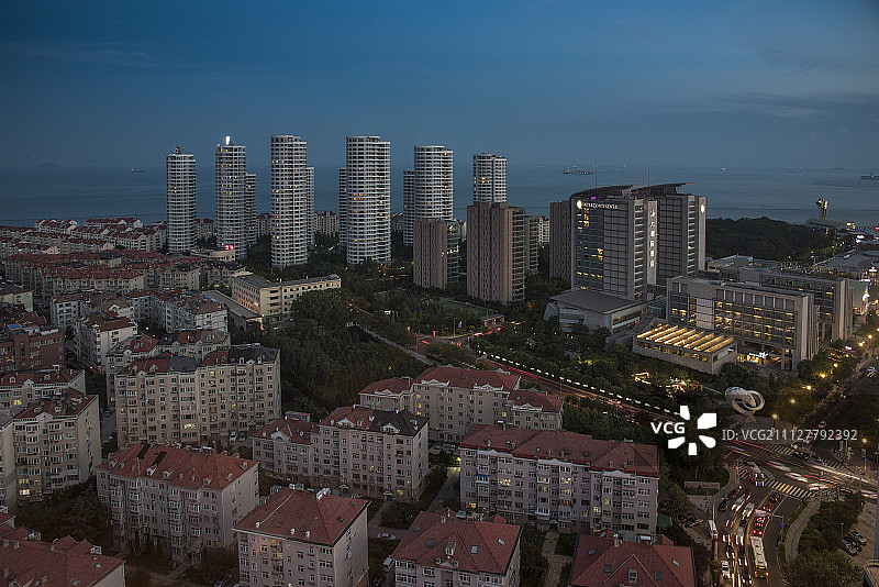 青岛燕儿岛路社区夜景图片素材