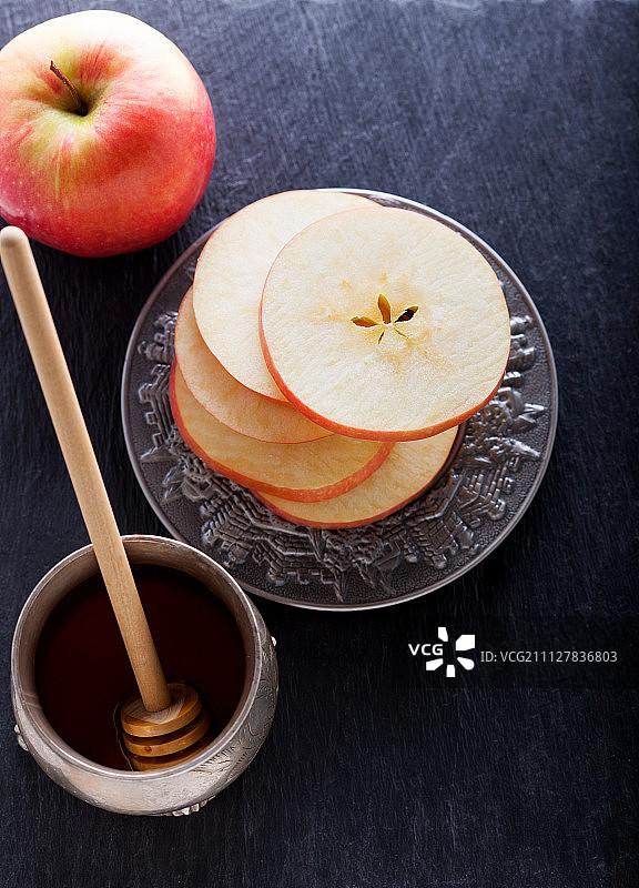 犹太新年的蜂蜜和苹果图片素材