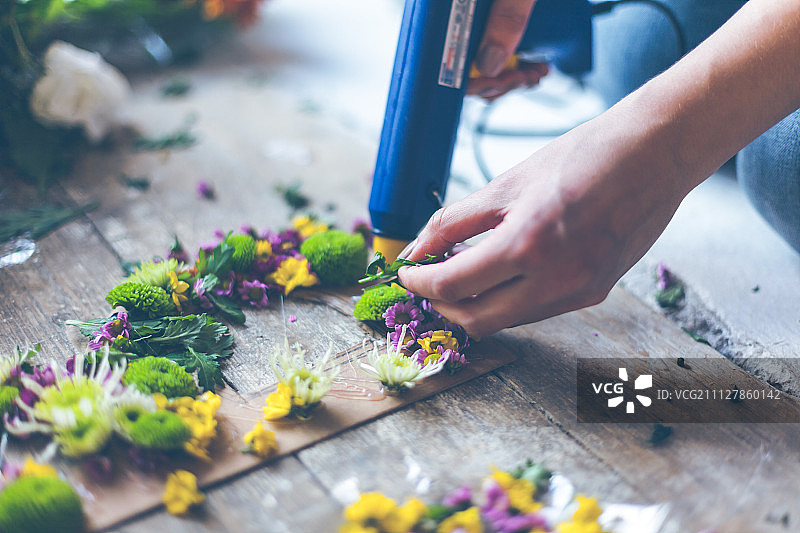 花艺师制作花卉装饰图片素材