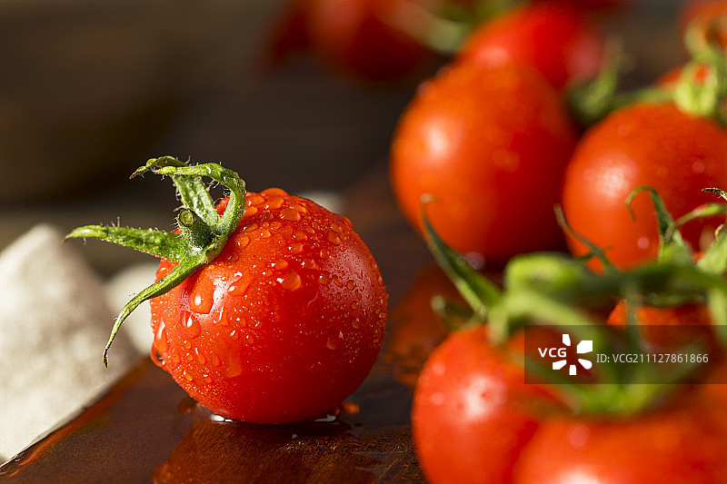 有机红色樱桃番茄图片素材