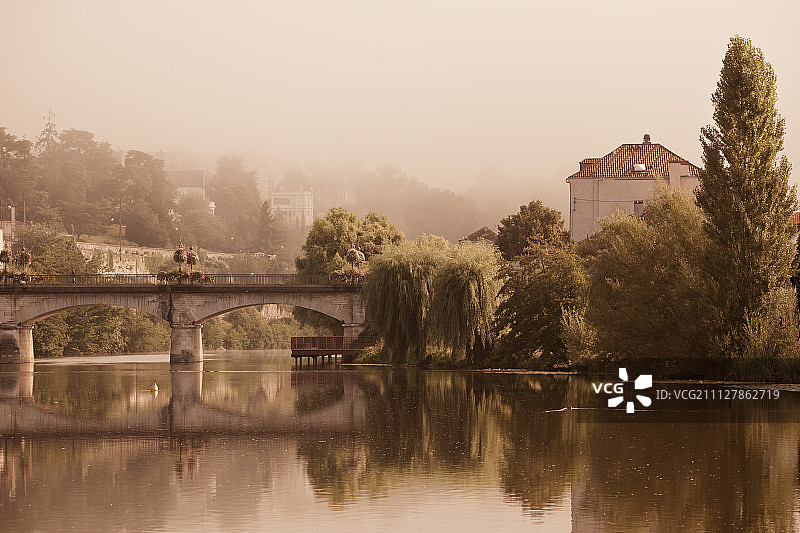 法国佩里戈尔小镇的风景图片素材