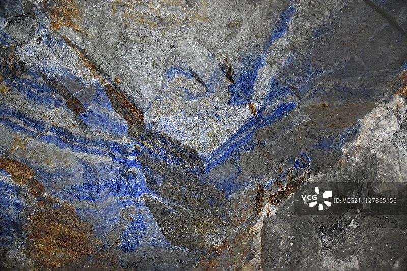 天青石在山的中心图片素材