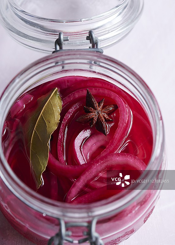 快速腌制的红洋葱图片素材