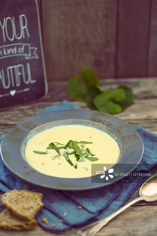 火箭菜马铃薯汤图片素材