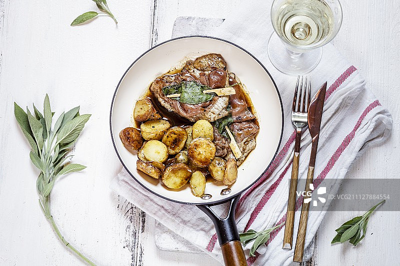 罗马风味炸土豆肉卷图片素材