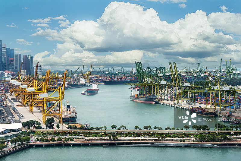 新加坡货运码头：最繁忙的港口之一图片素材