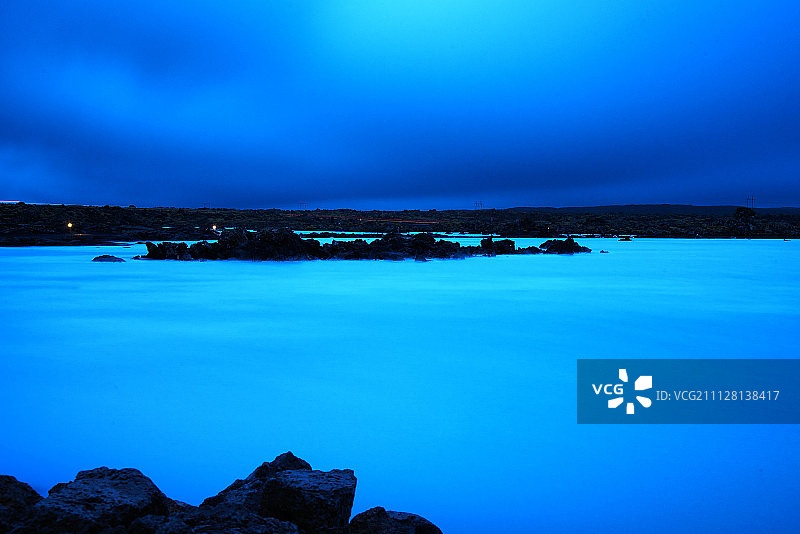 蓝色的湖图片素材