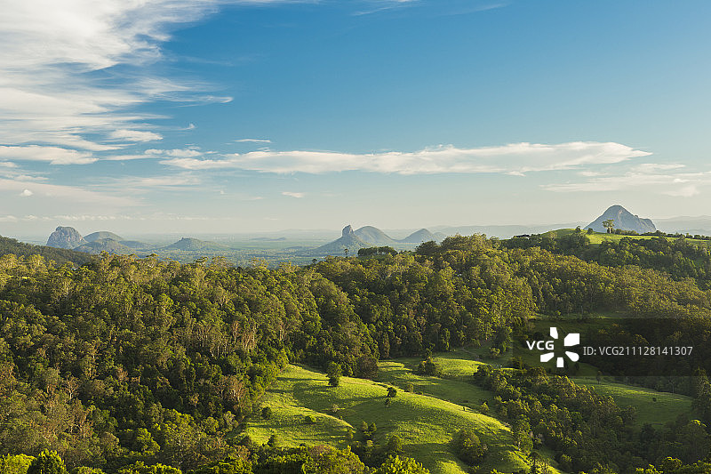 午后阳光下的比尔瓦山图片素材