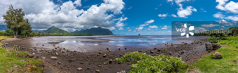 夏威夷卡内奥赫热带绿色岛屿海滩全景图片素材