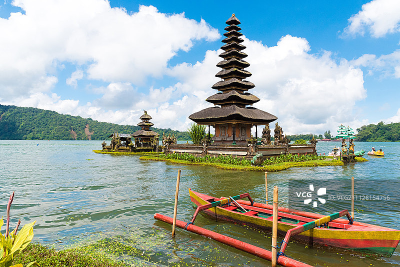 印度尼西亚巴厘岛，布拉坦湖上的普拉乌伦达努布拉坦寺庙群图片素材