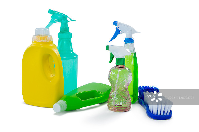 白色背景下的喷雾瓶清洁液图片素材