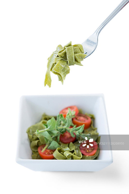 碗里的意大利面沙拉特写图片素材