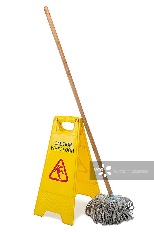 白色背景上的黄色告示牌和拖把图片素材