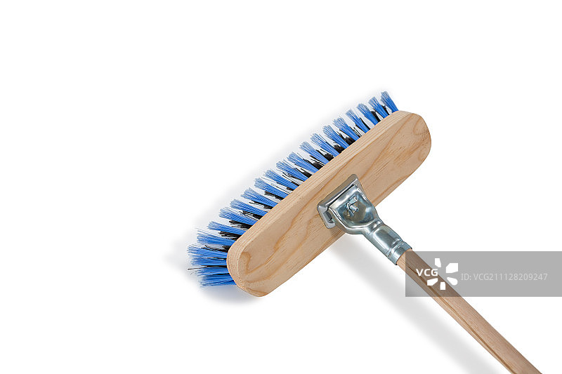 白色背景下的木制扫帚的局部照片图片素材