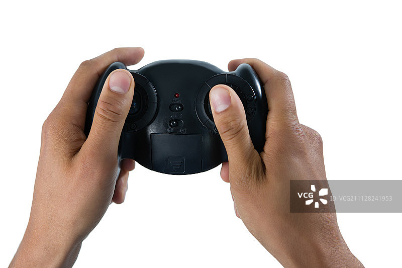 男子手持游戏手柄的裁剪图像图片素材
