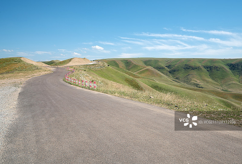 Kalajun grassla,Mountain road图片素材