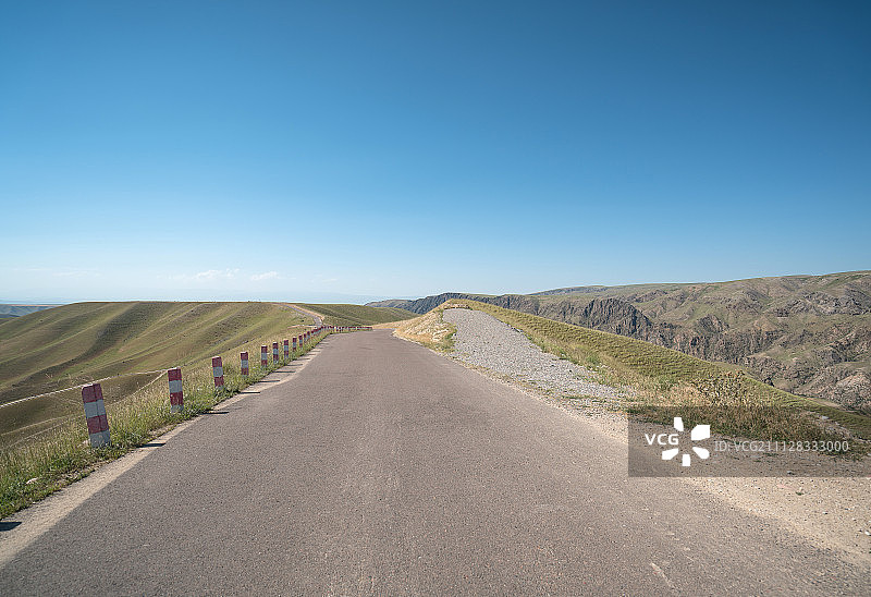 Kalajun grassla,Mountain road图片素材