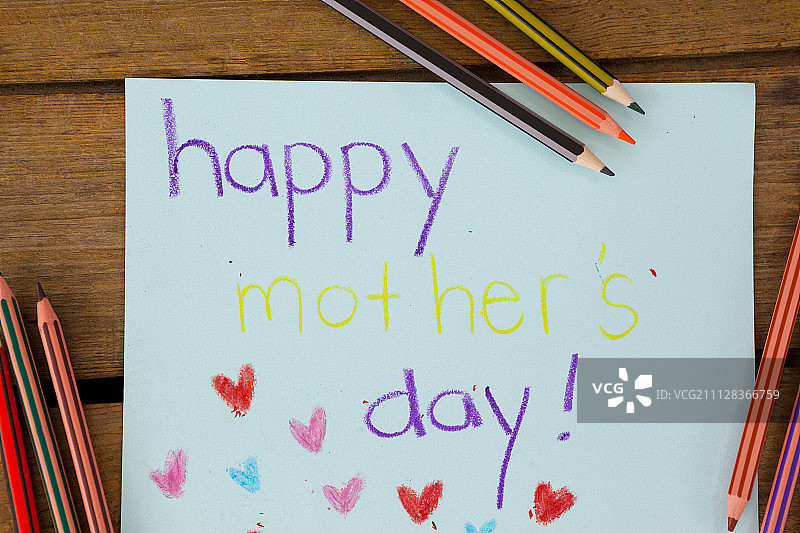 木质背景上的手绘母亲节贺卡图片素材
