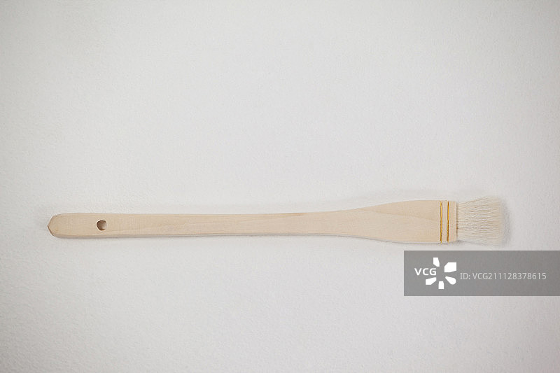 白色背景下的扁平油漆刷特写图片素材