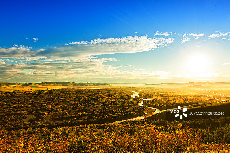 清晨的根河湿地图片素材