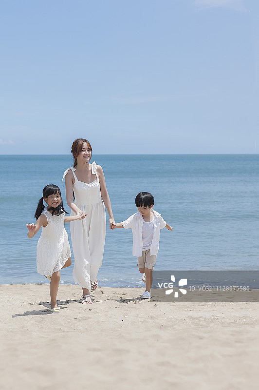 家庭,小家庭,郊游图片素材