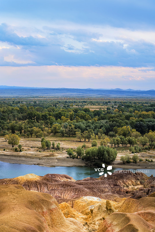 新疆五彩滩图片素材