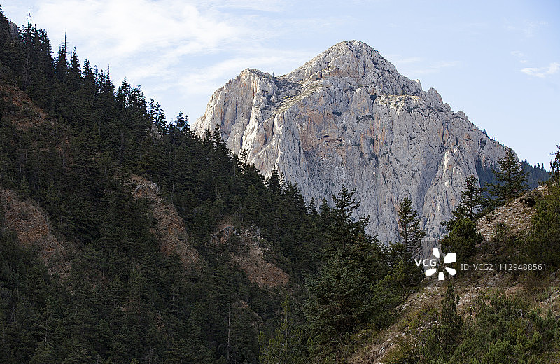 西藏自治区昌都地区然乌湖318国道风光图片素材