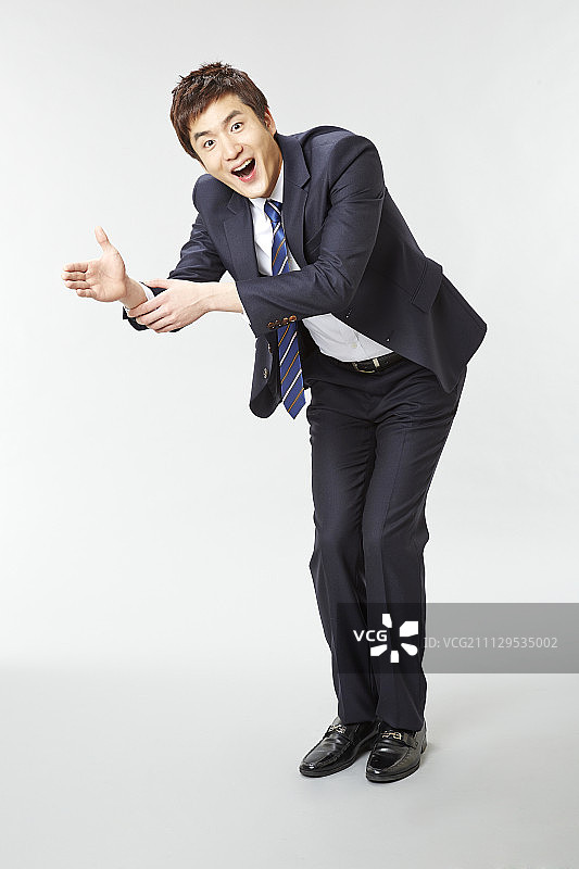 商人在摄影棚面部表情和手势图片素材