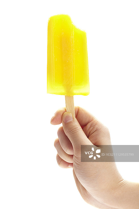 手拿冰棒图片素材
