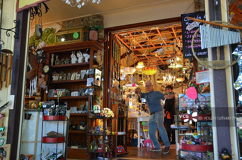 阳光海岸腹地蒙特维尔小镇：艺术画廊、咖啡馆和精品店，澳大利亚昆士兰州图片素材