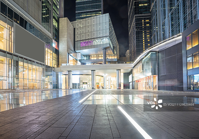 现代商业中心建筑和广场夜景图片素材