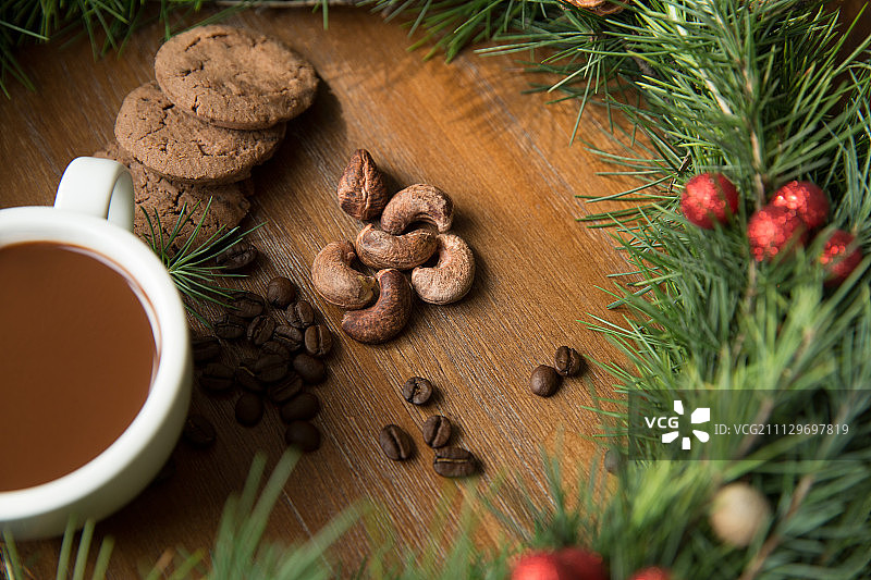 圣诞装饰、热饮和食物图片素材