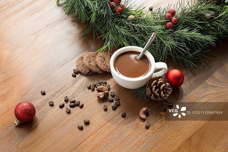 圣诞装饰、热饮和食物图片素材