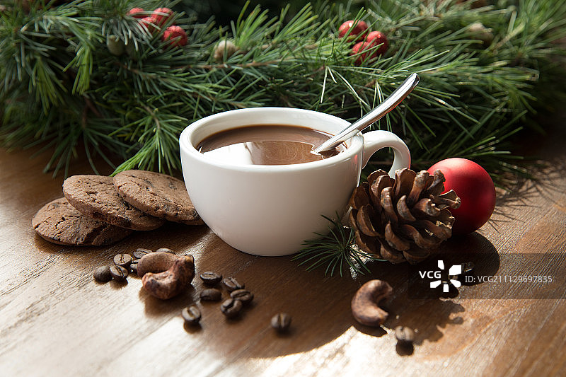 圣诞装饰、热饮和食物图片素材