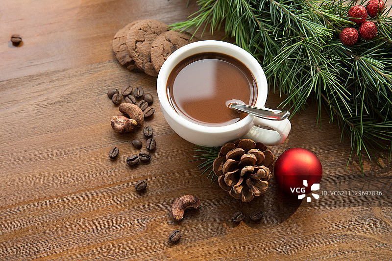 圣诞装饰、热饮和食物图片素材