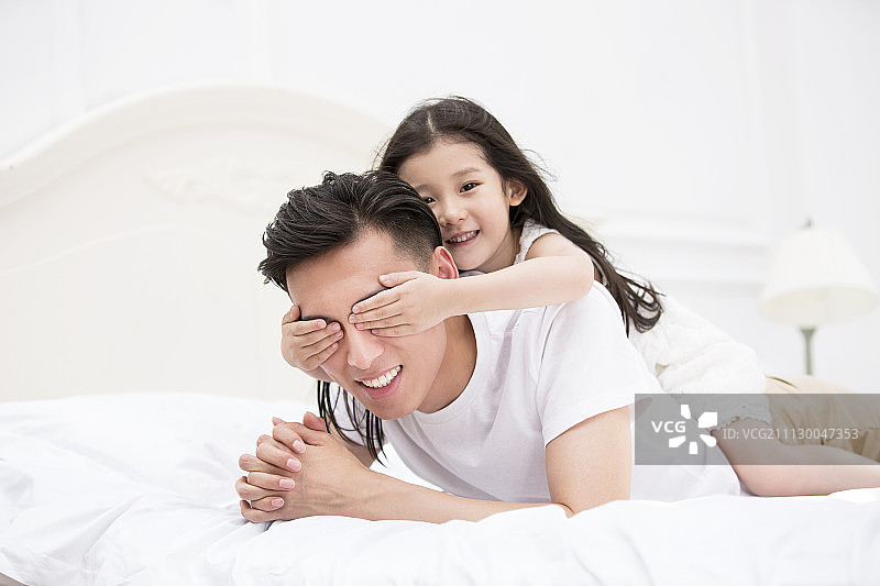 开心的父女俩图片素材