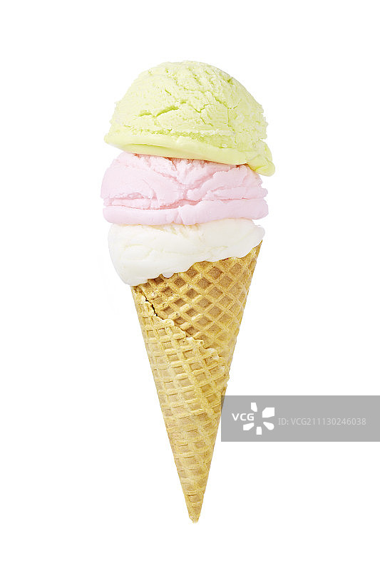 甜筒上的三个冰淇淋球图片素材