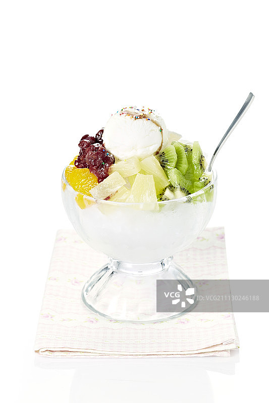 红豆、米糕、水果和冰淇淋刨冰图片素材