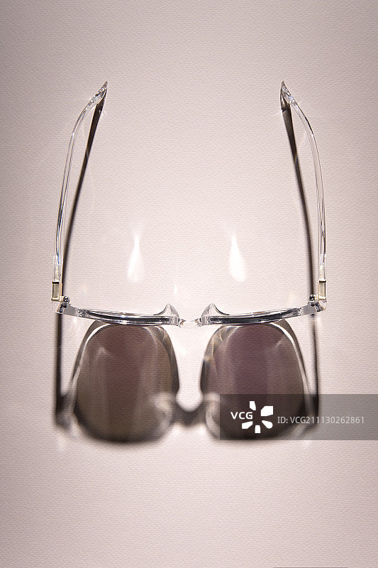 带阴影的太阳镜图片素材