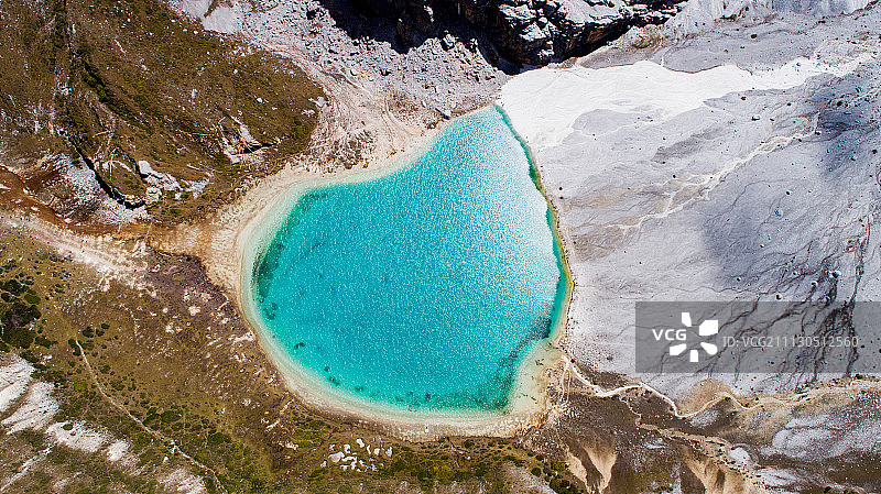 亚丁牛奶海航拍图片素材