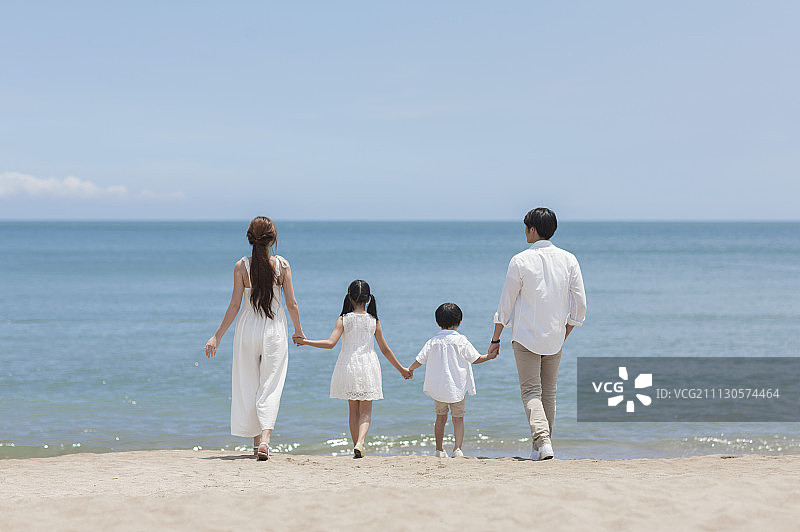 家庭,小家庭,海滩图片素材