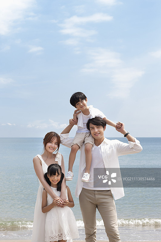 家庭,小家庭,海滩图片素材