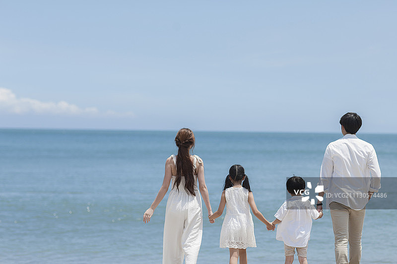 家庭,小家庭,海滩图片素材