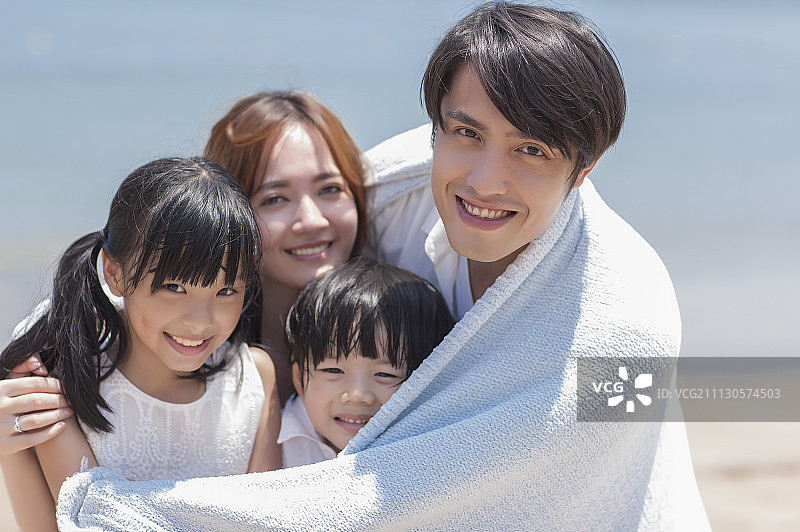 家庭,小家庭,海滩图片素材