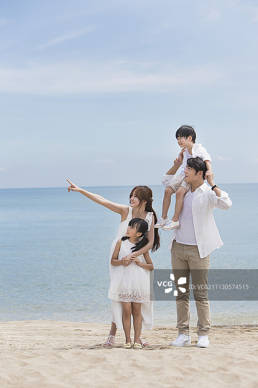 家庭,小家庭,海滩图片素材