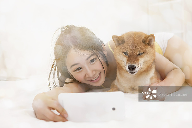 女性,柴犬,自拍图片素材