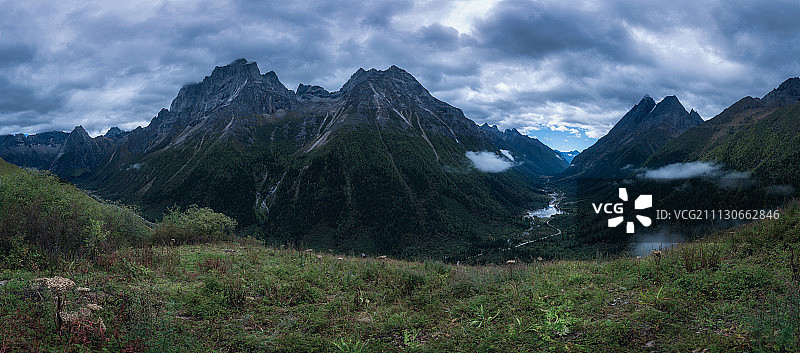 四姑娘山双桥沟全景图图片素材