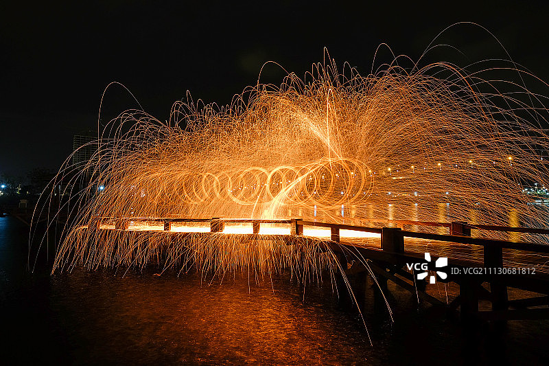 钢丝棉光绘·时光隧道图片素材